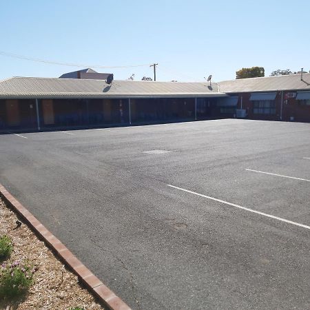 Country Mile Motor Inn Forbes Exterior foto